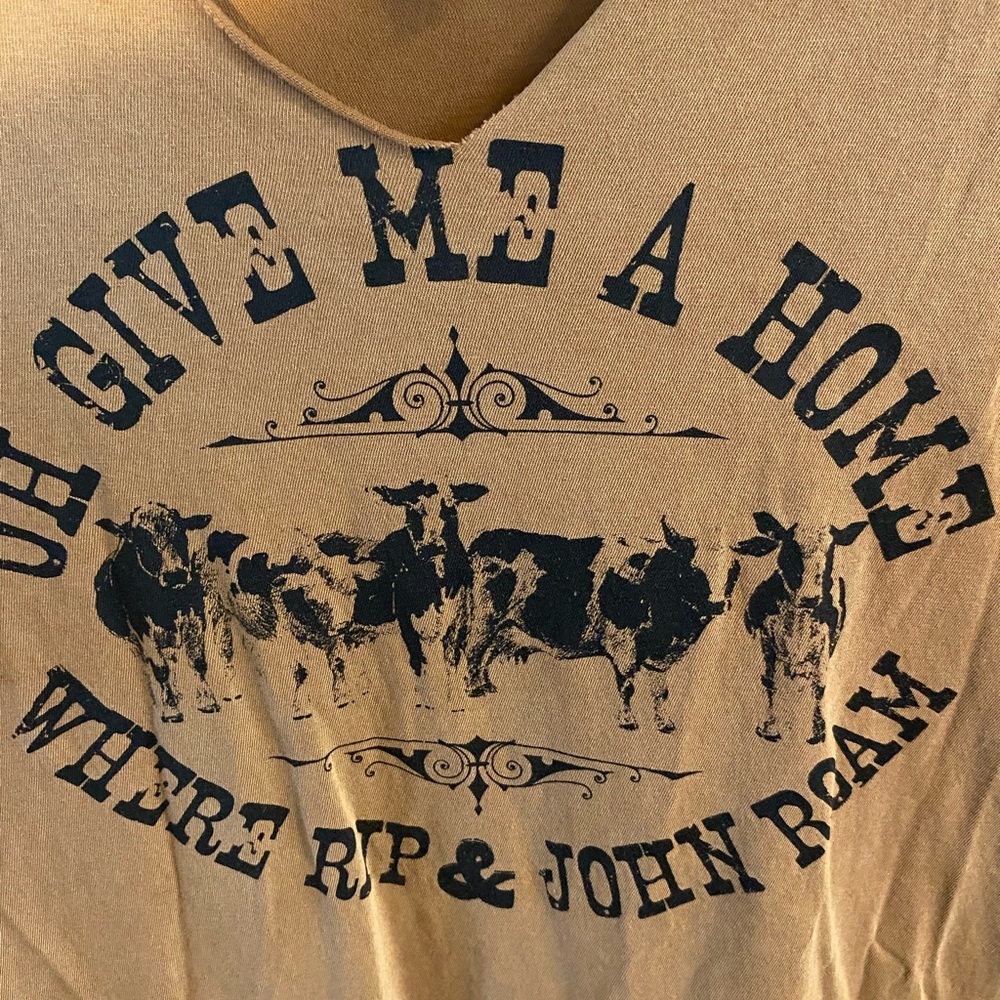 Yellowstone Home Brown Graphic Tee with Western Print
Bin A - Picture 6 of 9